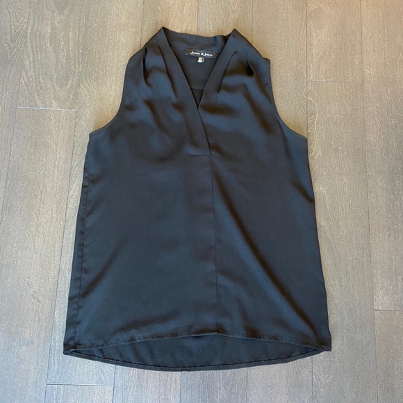 Sleeveless black blouse - Picture 1 of 1